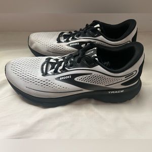 Brooks Trace 2 Men’s Running Shoe with Adaptive Cushioning Black/White Size 9.5